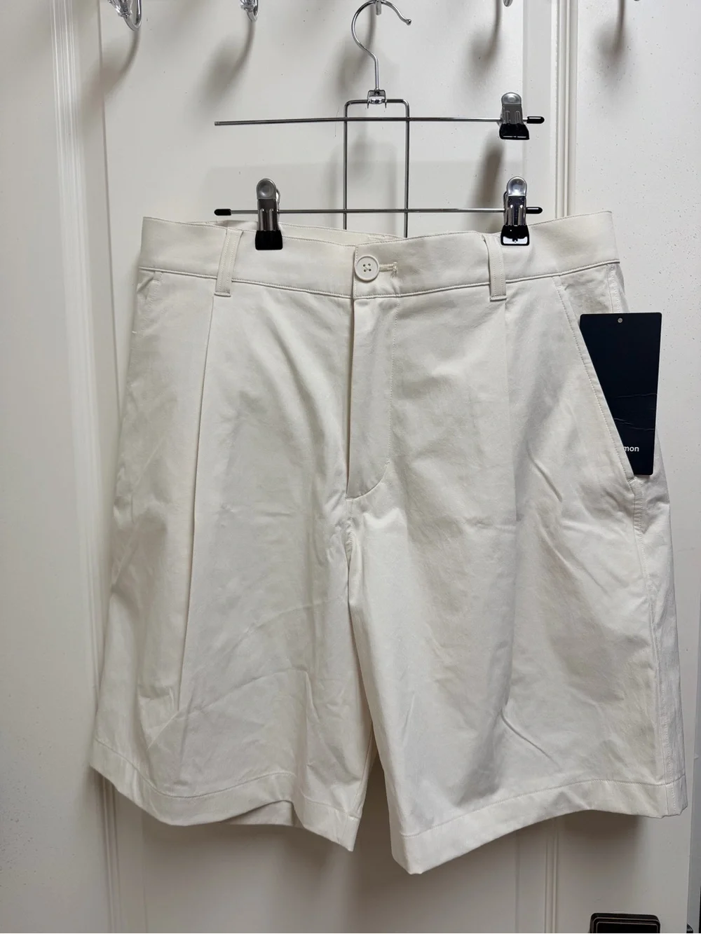 Lululemon Men Woven Relaxed Fit Pleated Flat-Front Shorts Cream White SZ 33 NWT